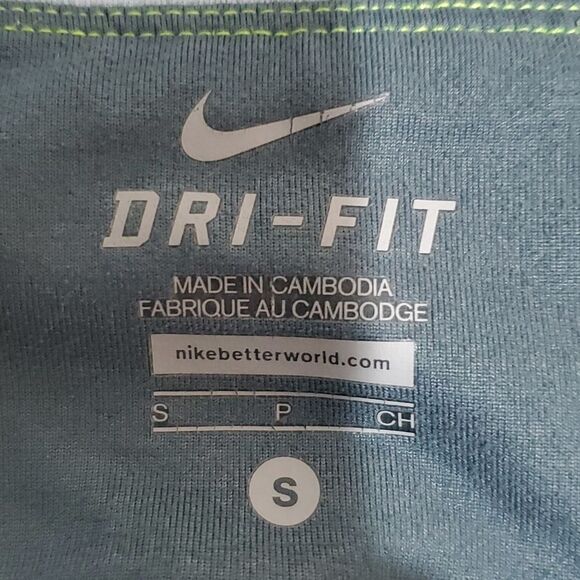 Nike grey and pink small athletic shorts - Picture 6 of 7